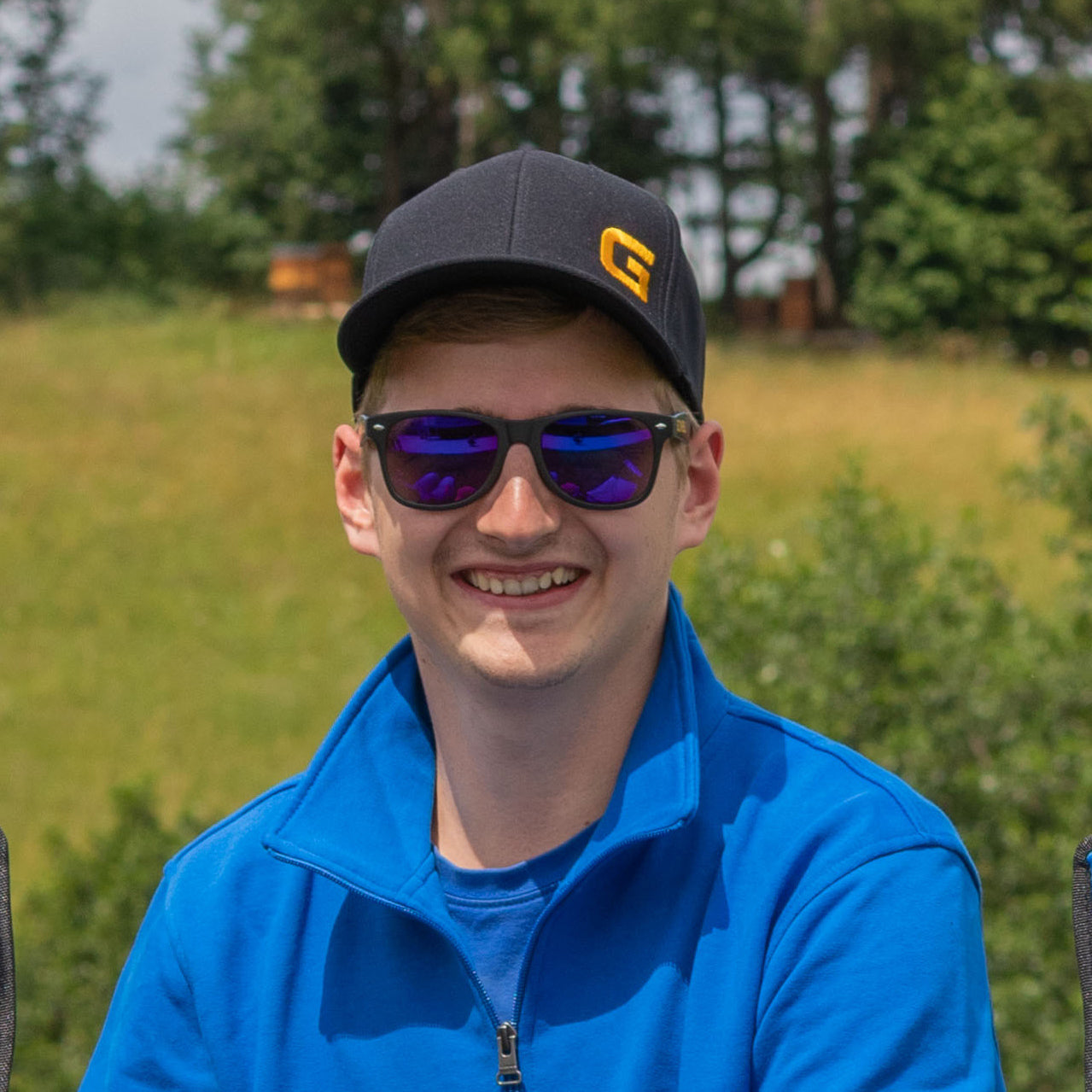 GÖWEIL Sonnenbrille in Kombination mit der Flexfit-Kappe