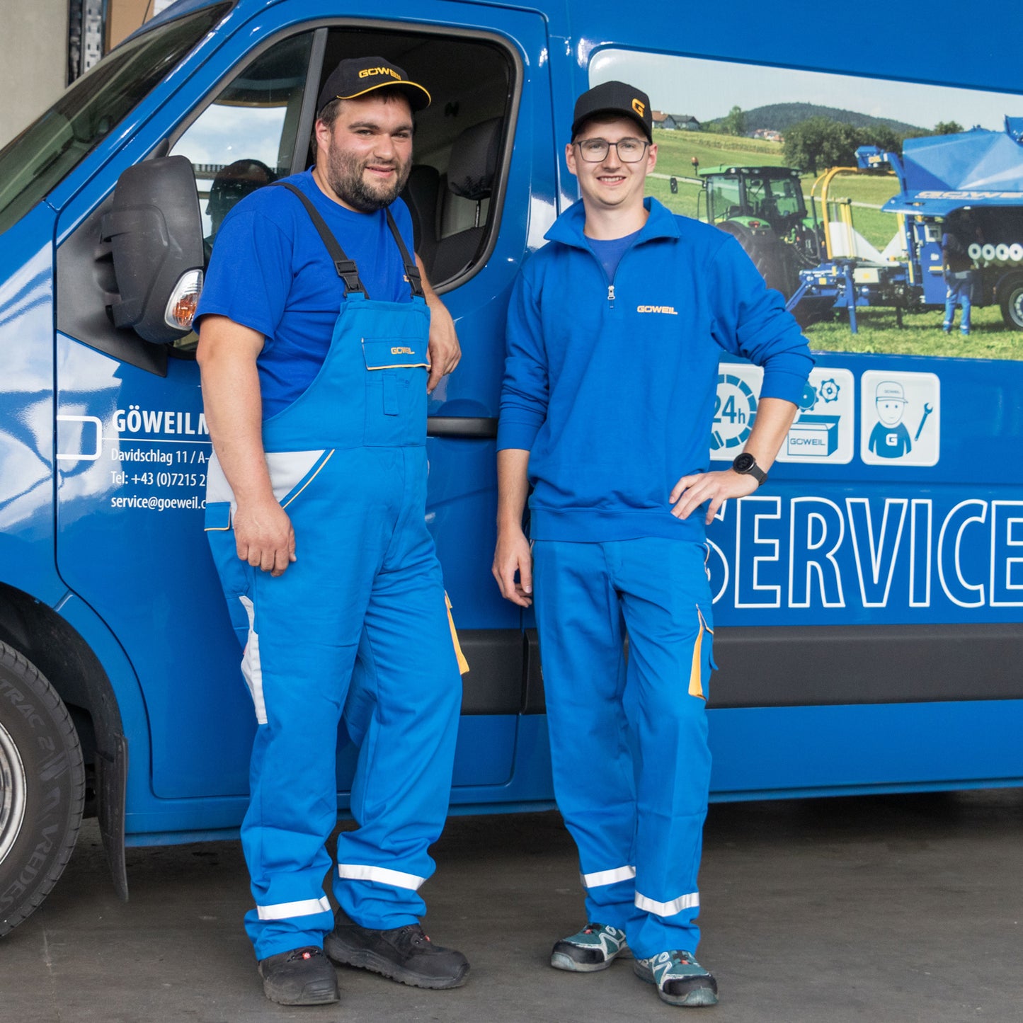 Kleide dich ein im GÖWEIL Fanshop in unserem Sortiment findest du Arbeitshosen, Pullover, T-Shirts, Kappen und vieles mehr.